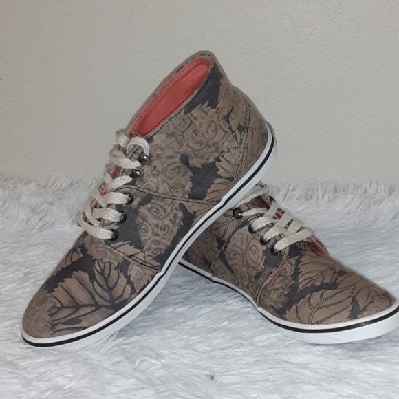 Vans Shoes - VANS WOMEN BOOTIES SIZE. 8